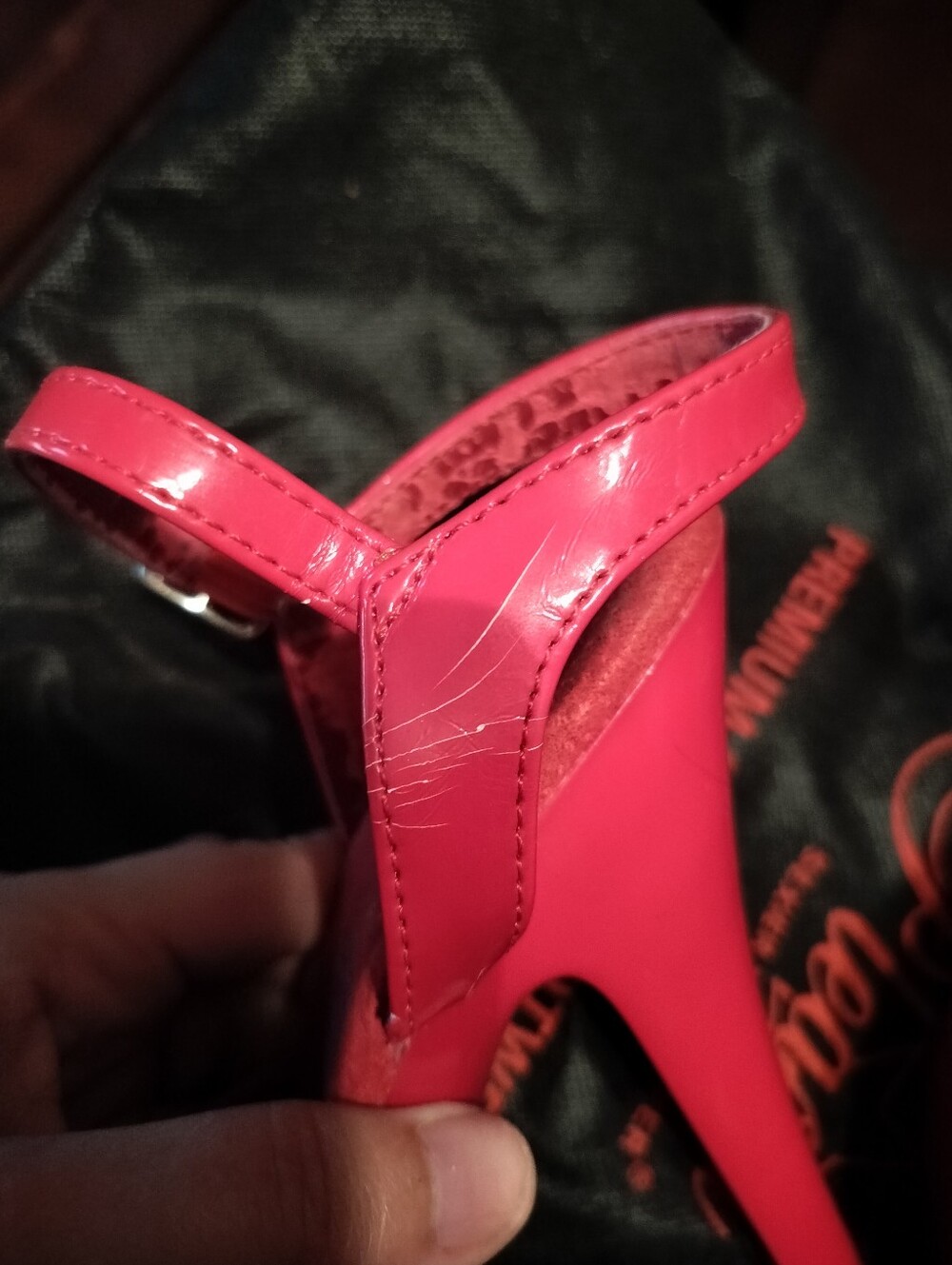 Red Pleasers - Picture 3 of 4